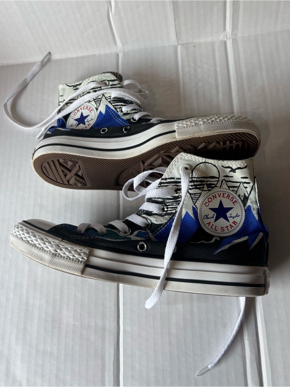 Converse The Hobbit shoes Men’s 5 Women’s 7 - Picture 3 of 7